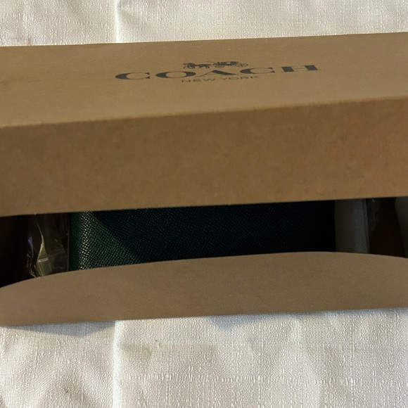 Coach Green Leather Wallet - Picture 5 of 5